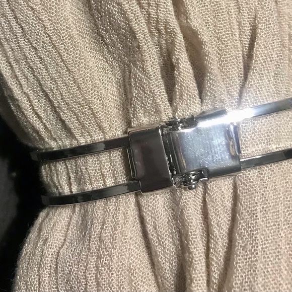 Silver Rhinestone Starfish Bracelet - Picture 4 of 4